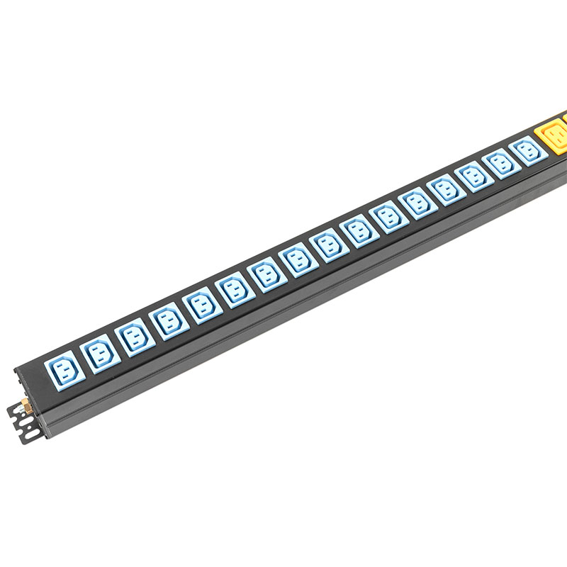 24-zásuvkový C13x16 C19x8 Vertikálny digitálny prúdový merač napätia istič SPD spínaný stojan Pdu